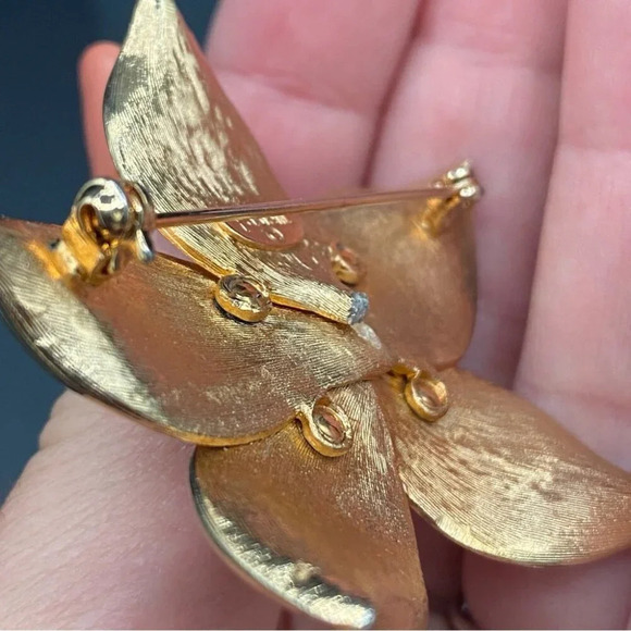 Vintage Signed Pastelli Textured  Gold Tone Floral Brooch - Picture 9 of 11